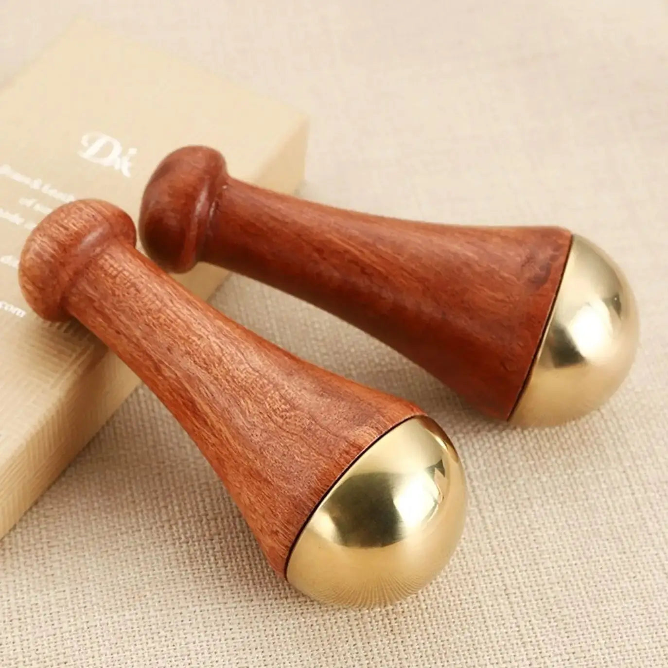 Gua Sha Kansa – Ferramenta de Massagem Facial em Madeira Premium