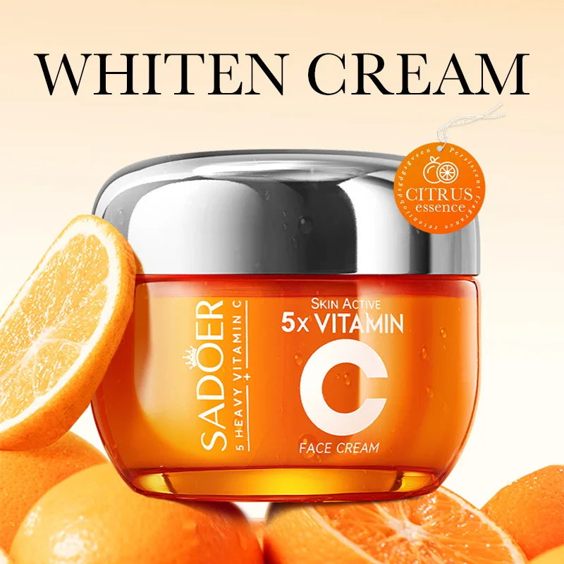 O Sadoer Vitamin C Cream combina alta concentração de Vitamina C 5x para iluminar, hidratar e revitalizar a pele.