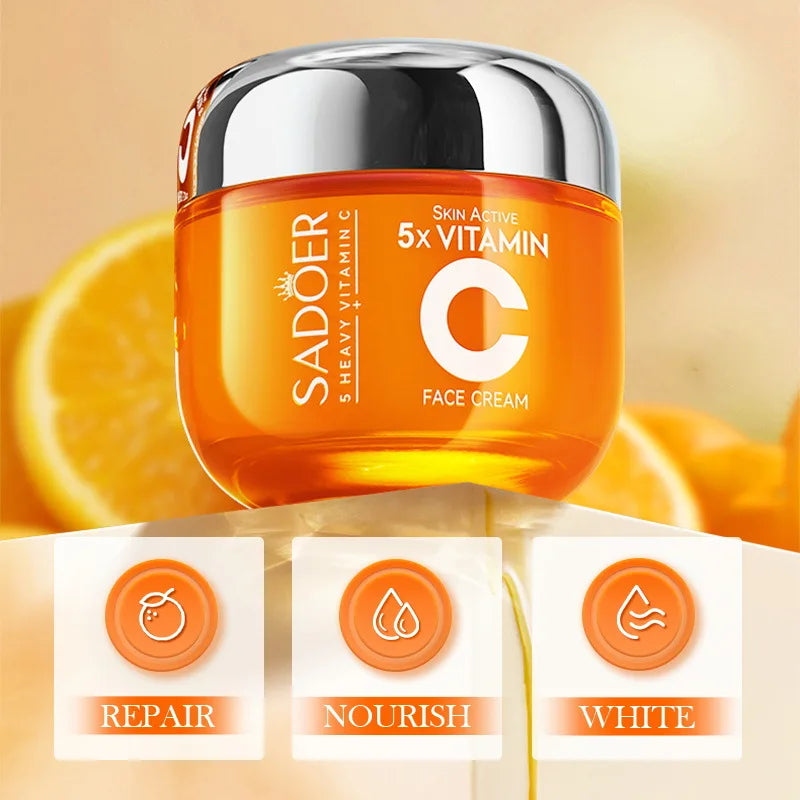 O Sadoer Vitamin C Cream combina alta concentração de Vitamina C 5x para iluminar, hidratar e revitalizar a pele.