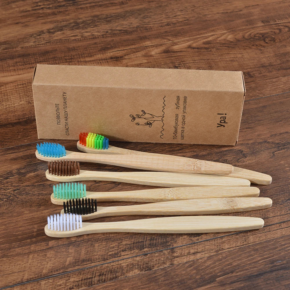 Kit com 10 escovas de dentes feitas em bambu natural, com cerdas macias e cores variadas. Uma opção sustentável, econômica e ideal para toda a família. Cada escova sai por apenas R$ 10,00.