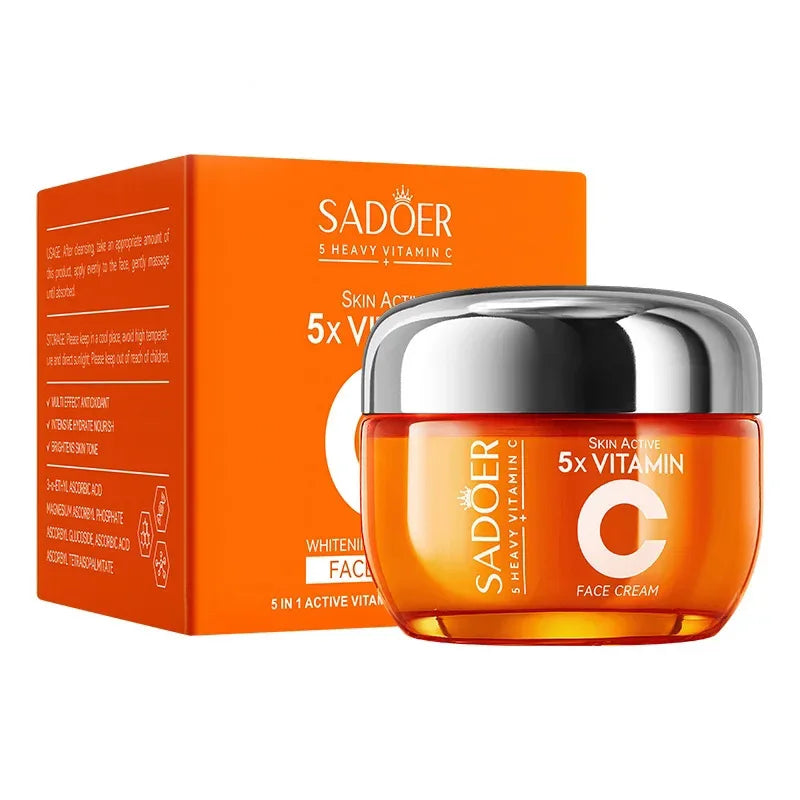 O Sadoer Vitamin C Cream combina alta concentração de Vitamina C 5x para iluminar, hidratar e revitalizar a pele.